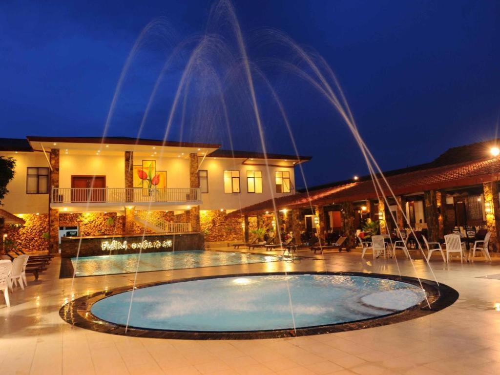 Full Moon Garden Hotel Negombo Exterior foto