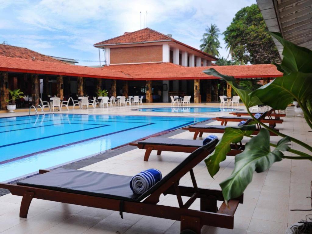 Full Moon Garden Hotel Negombo Exterior foto