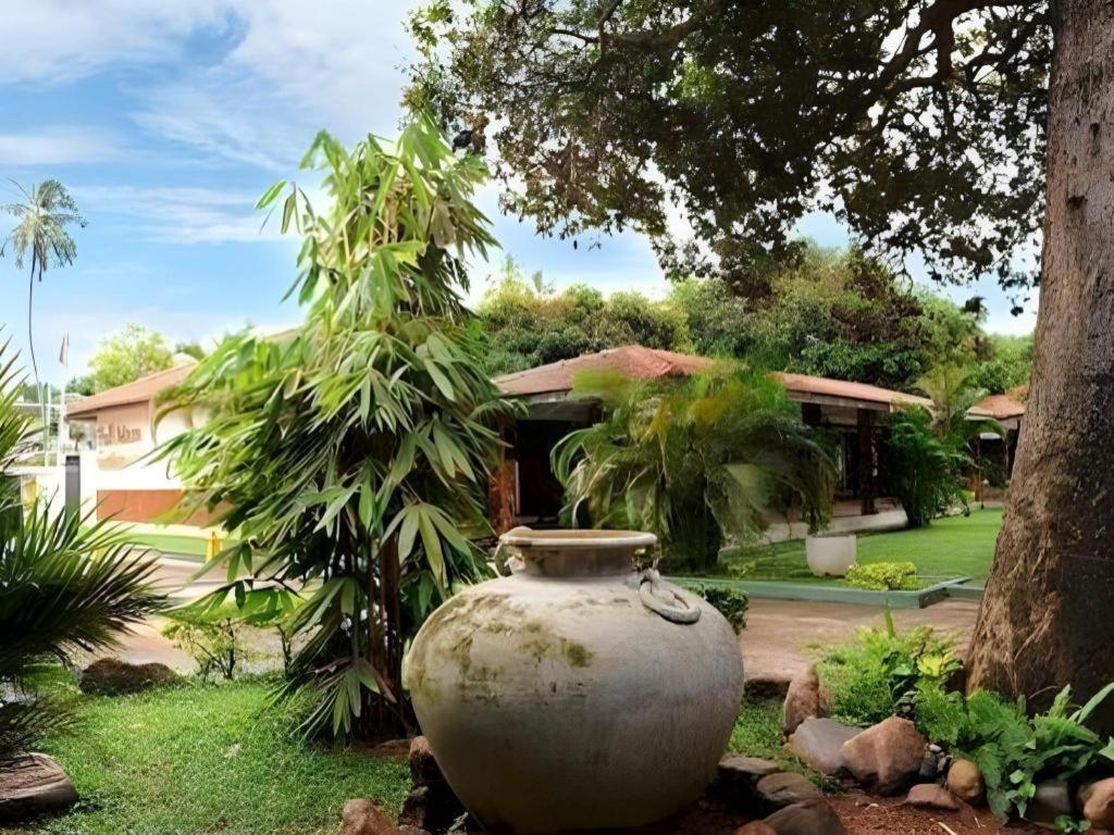 Full Moon Garden Hotel Negombo Exterior foto