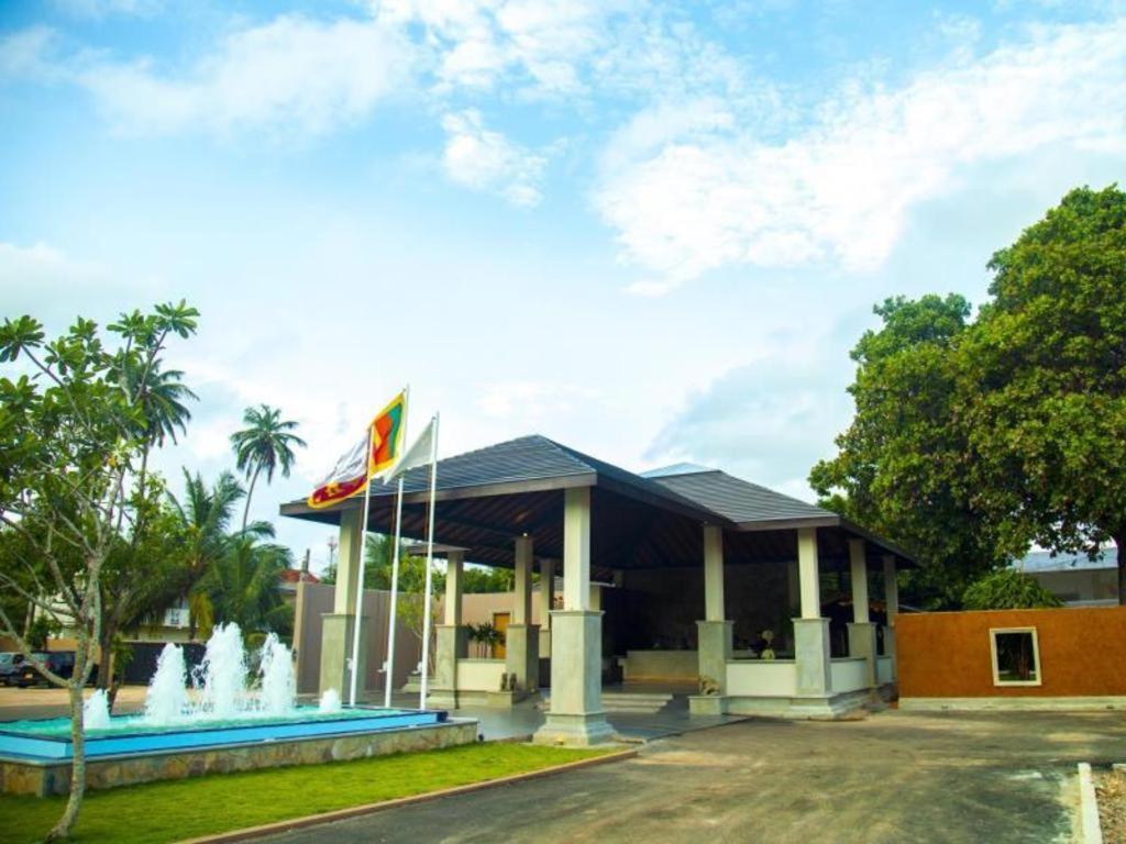 Full Moon Garden Hotel Negombo Exterior foto