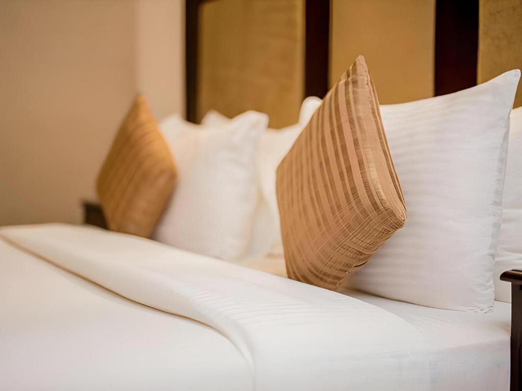 Full Moon Garden Hotel Negombo Exterior foto