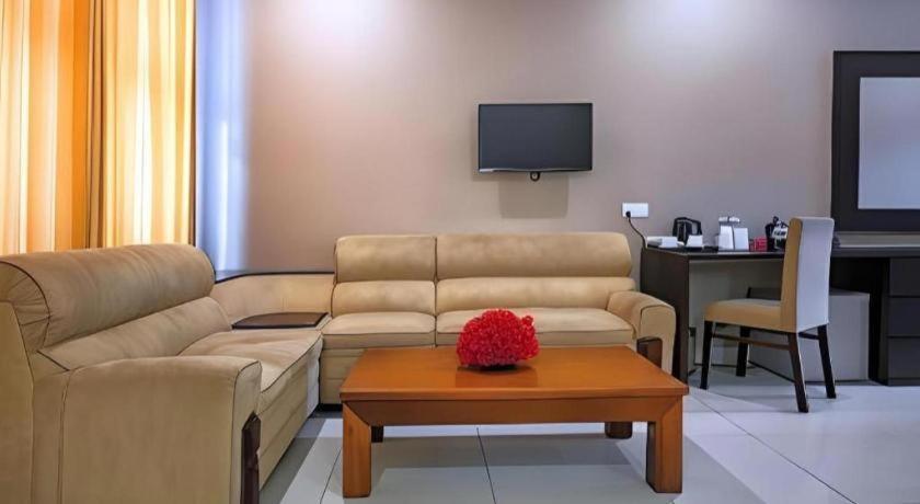 Full Moon Garden Hotel Negombo Exterior foto
