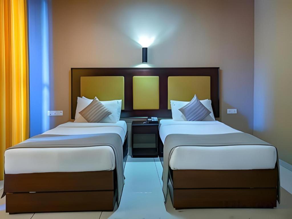 Full Moon Garden Hotel Negombo Exterior foto