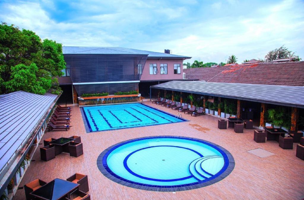 Full Moon Garden Hotel Negombo Exterior foto