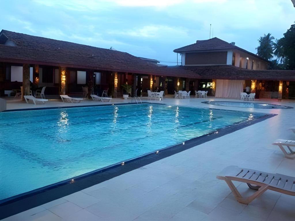 Full Moon Garden Hotel Negombo Exterior foto