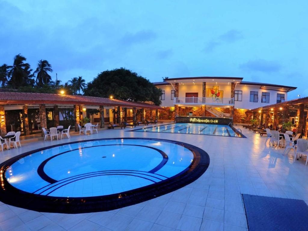 Full Moon Garden Hotel Negombo Exterior foto