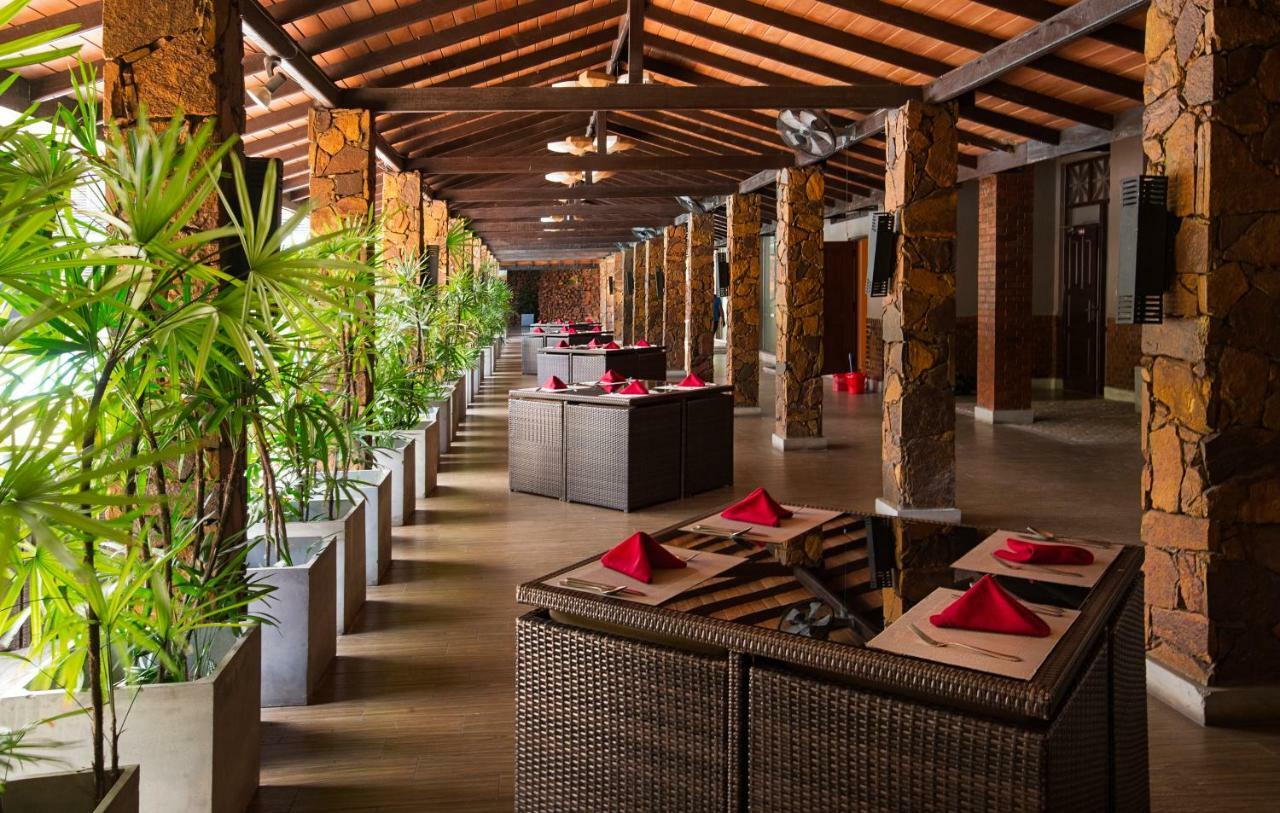 Full Moon Garden Hotel Negombo Exterior foto